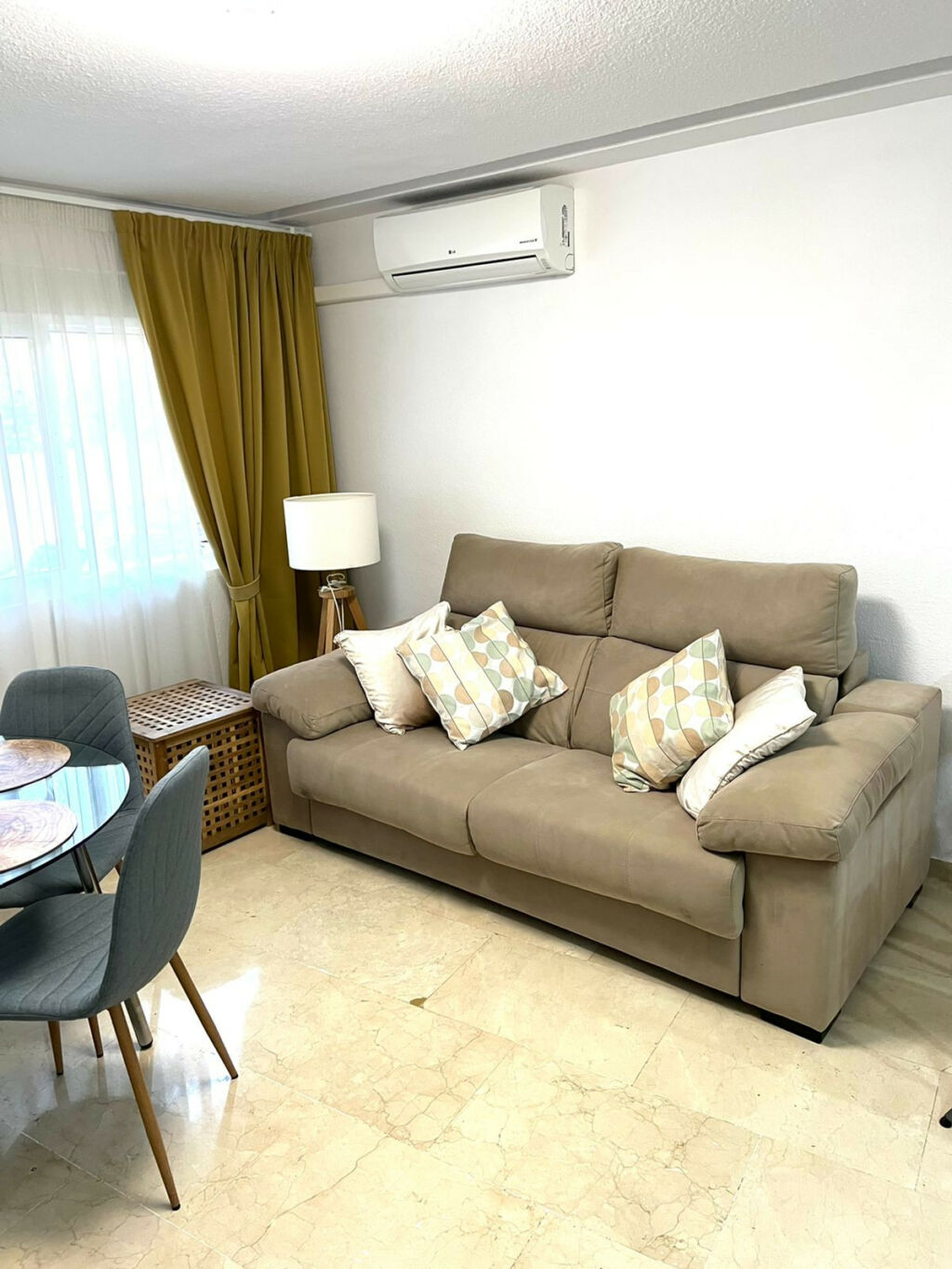 Middle Floor Apartment Marbella Málaga - image 2