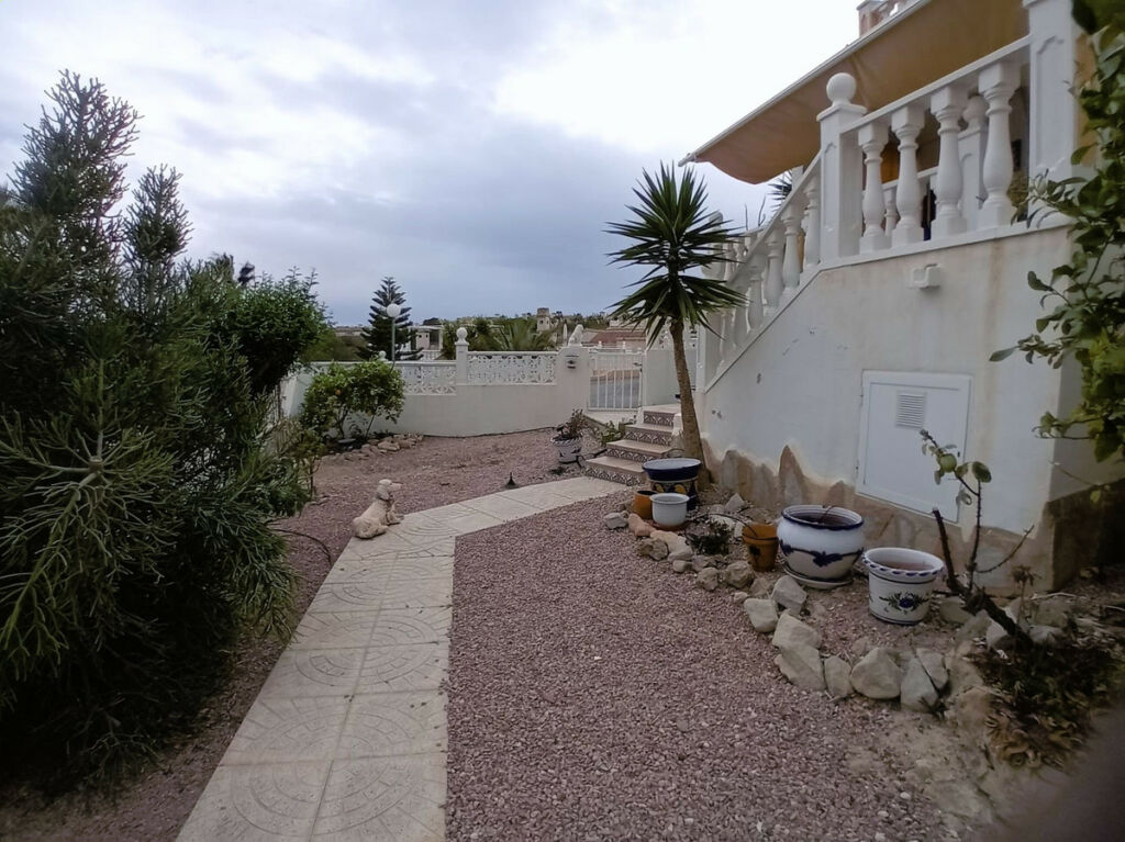 Detached Villa Algorfa Alicante - image 2
