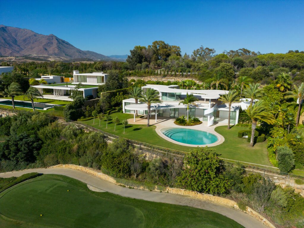 Detached Villa Casares Málaga - image 2