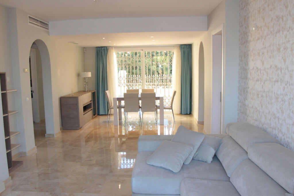 Middle Floor Apartment Marbella Málaga - image 2
