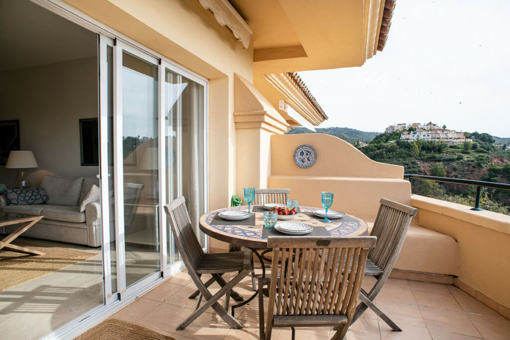 Middle Floor Apartment Elviria Málaga - image 2