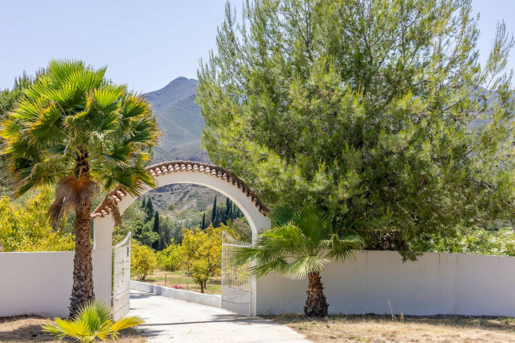 Detached Villa Alhaurín el Grande Málaga - image 2