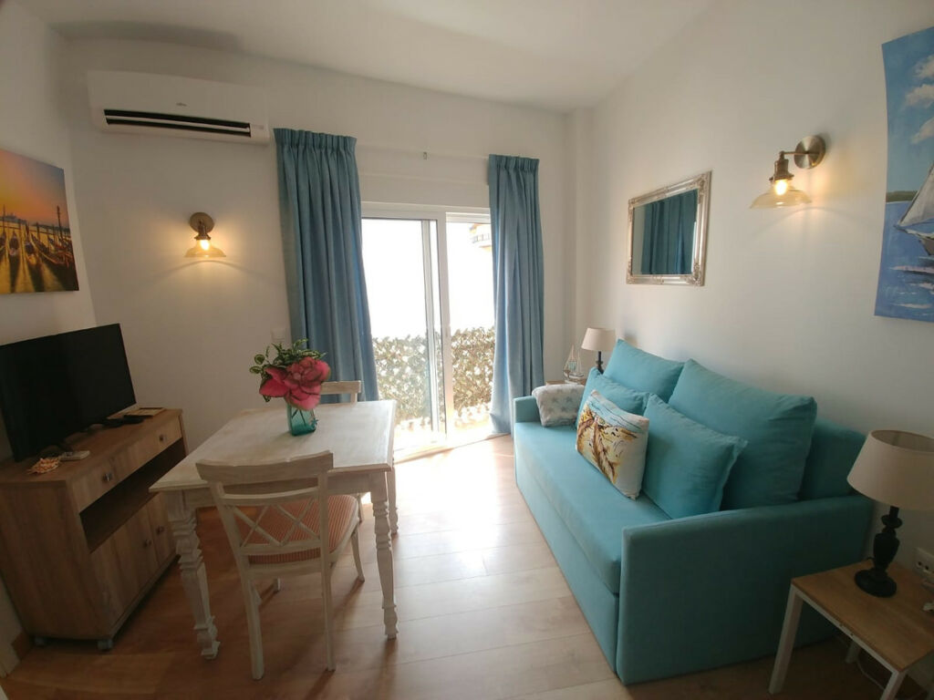 Middle Floor Apartment Fuengirola Málaga - image 2