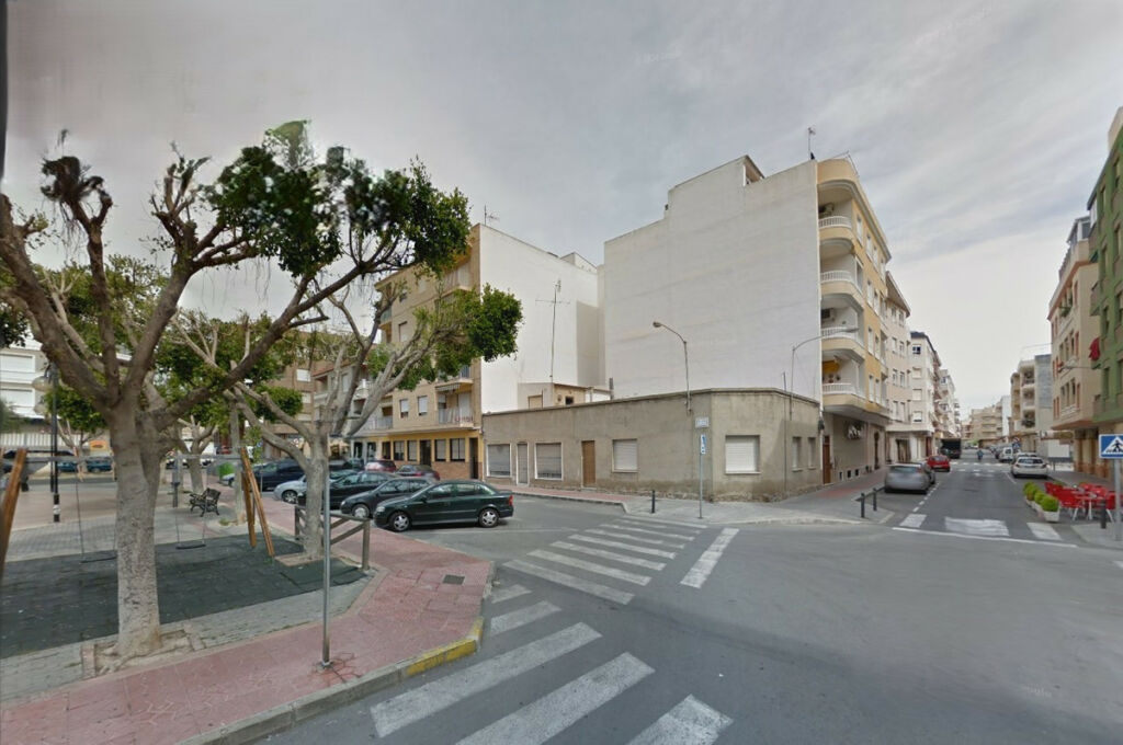 Townhouse Guardamar del Segura Alicante - image 2