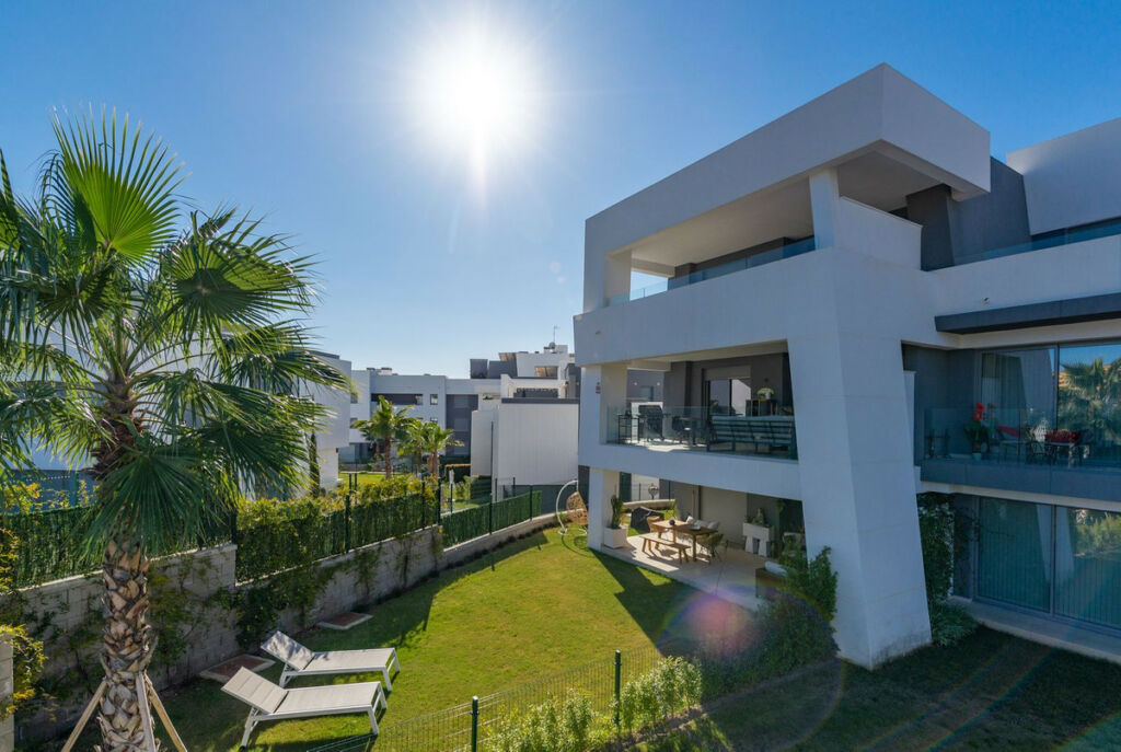 Middle Floor Apartment Selwo Málaga - image 3