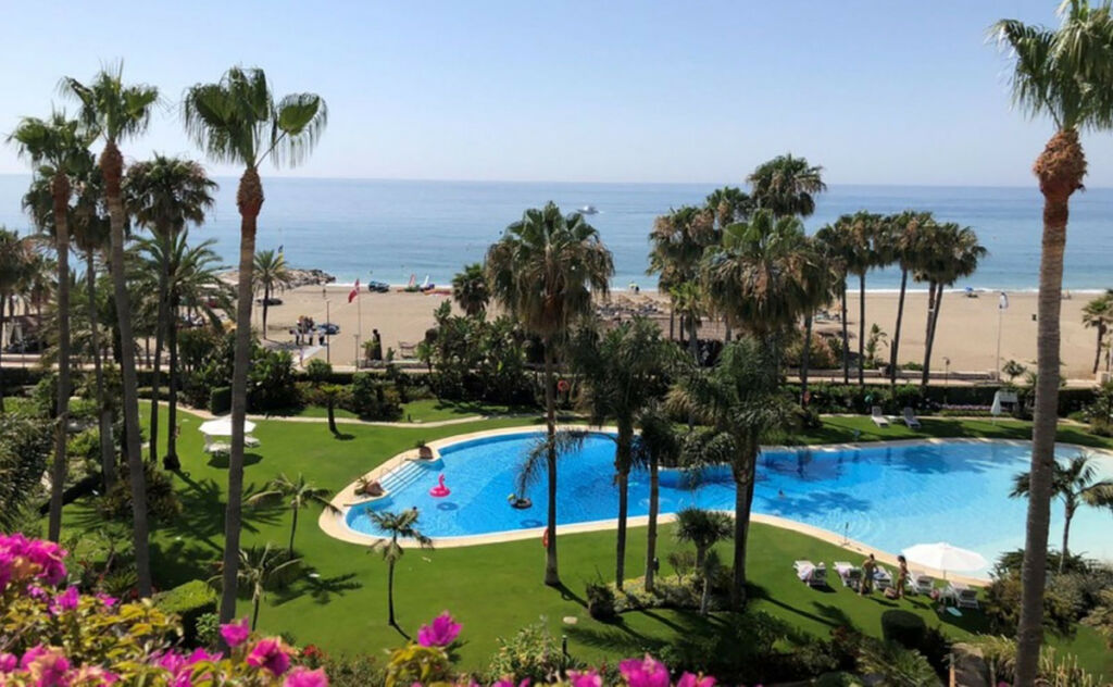 Ground Floor Apartment Puerto Banús Málaga - image 3