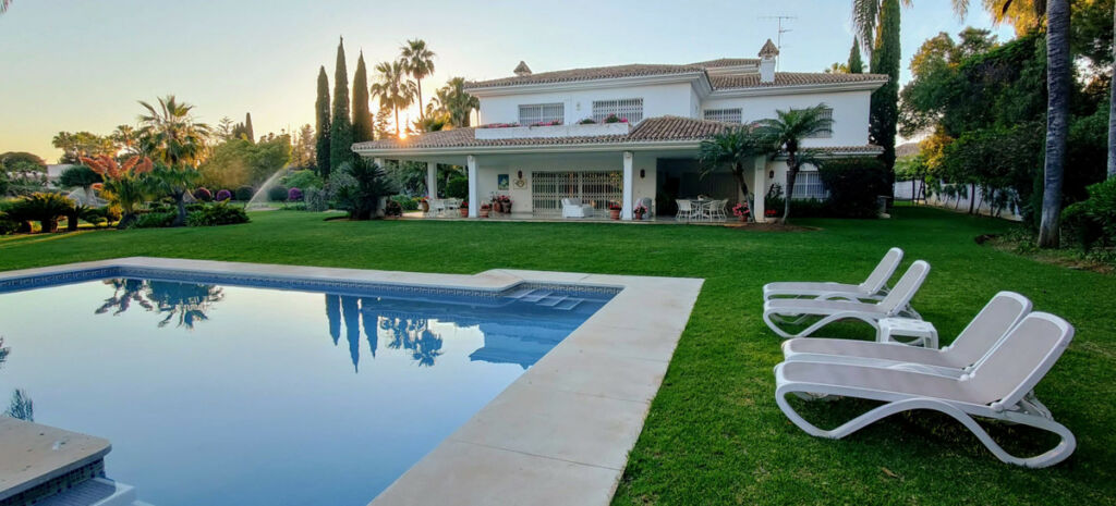 Detached Villa Guadalmina Baja Málaga - image 2