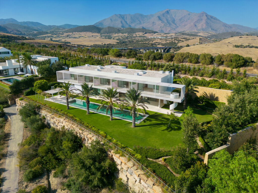 Detached Villa Casares Málaga - image 2