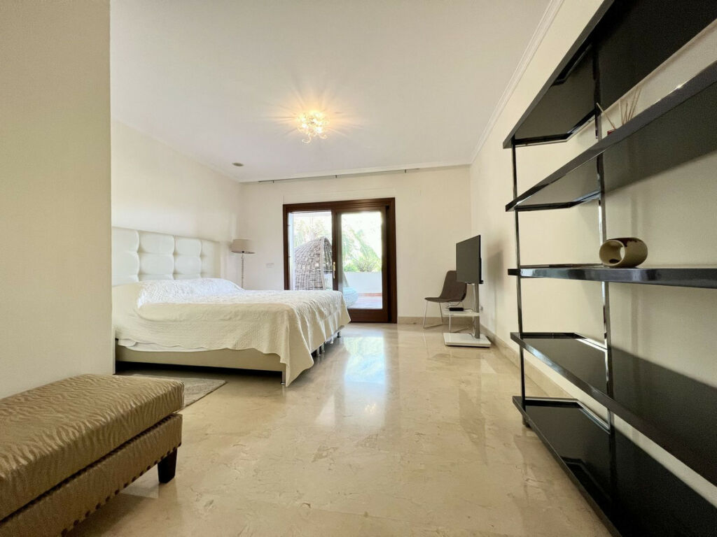 Ground Floor Apartment The Golden Mile Málaga - image 20