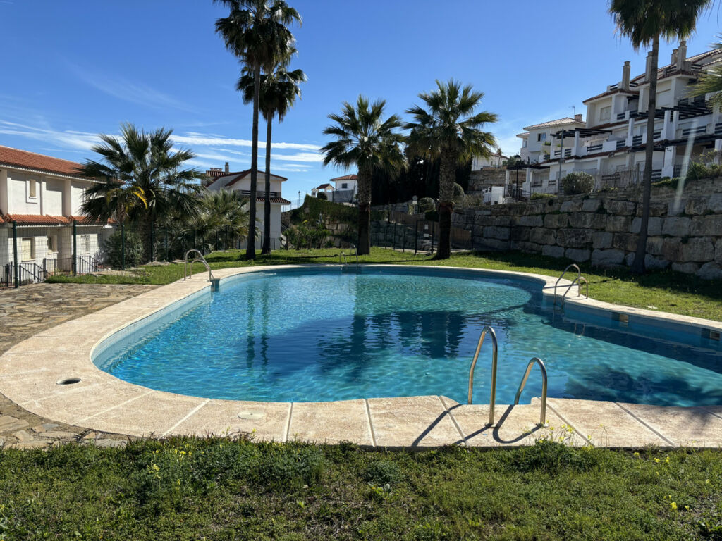 Middle Floor Apartment La Duquesa Málaga - image 20