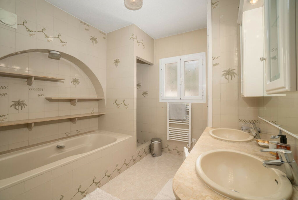 Detached Villa Elviria Málaga - image 20
