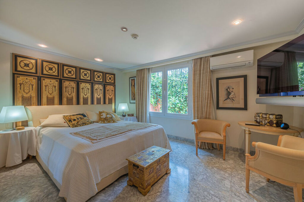 Detached Villa Nagüeles Málaga - image 20