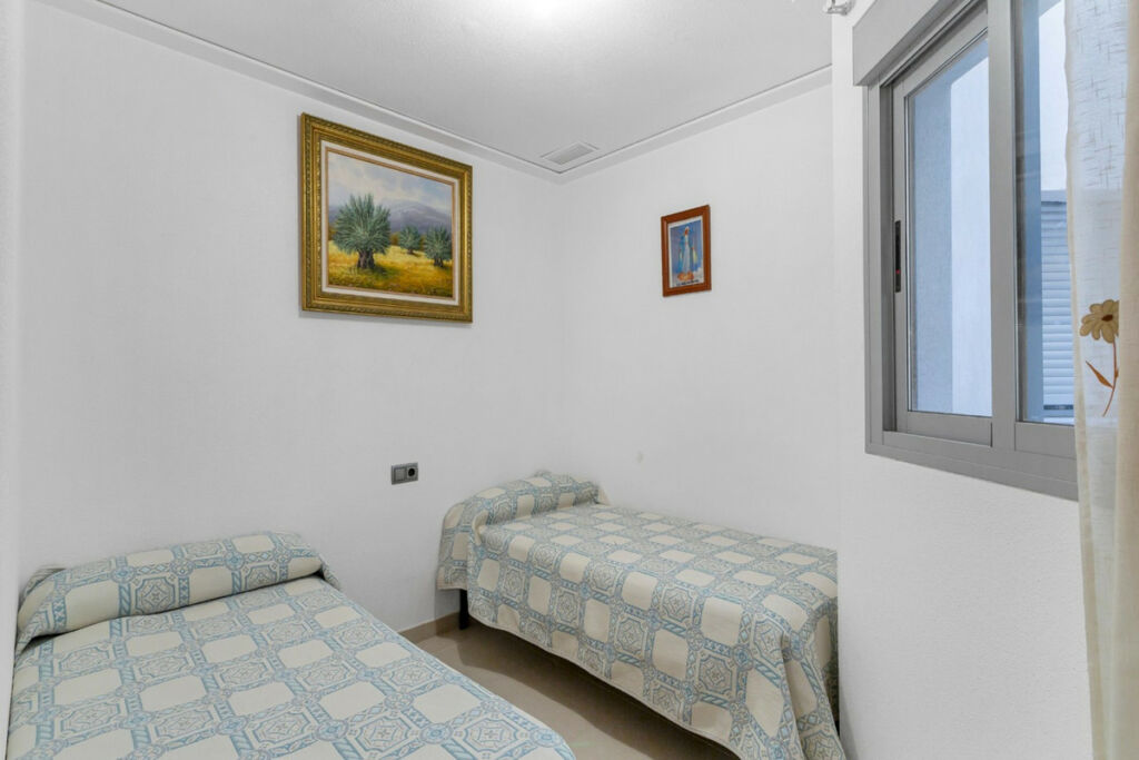 Middle Floor Apartment Torrevieja Alicante - image 21