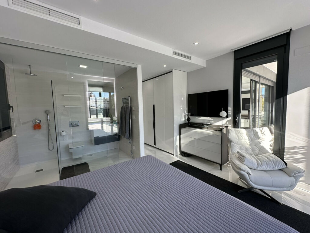 Detached Villa La Zenia Alicante - image 21
