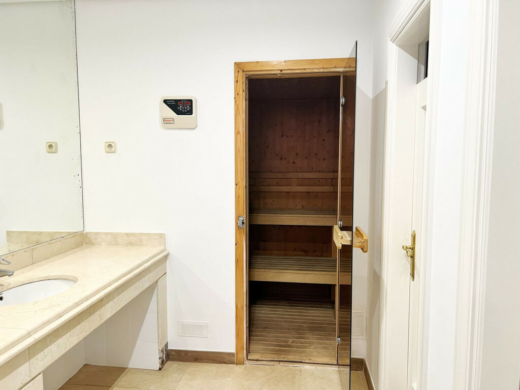 Penthouse Duplex Nueva Andalucía Málaga - image 21