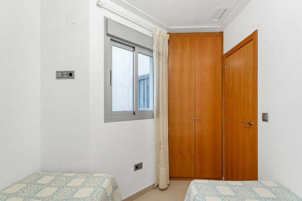 Middle Floor Apartment Torrevieja Alicante - image 22
