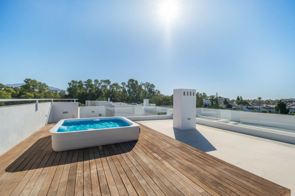 Detached Villa Estepona Málaga - image 21