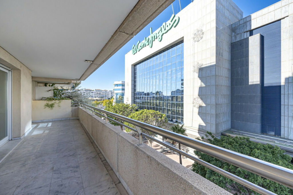 Middle Floor Apartment Puerto Banús Málaga