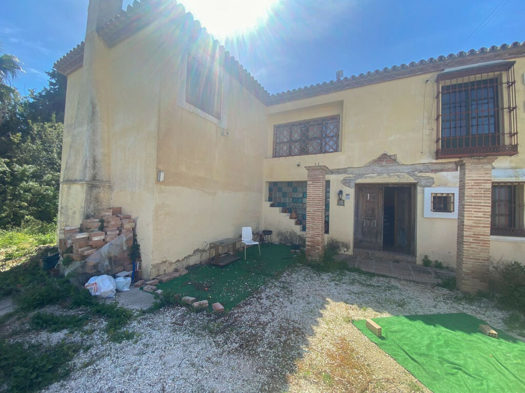 Detached Villa Nueva Andalucía Málaga - image 22