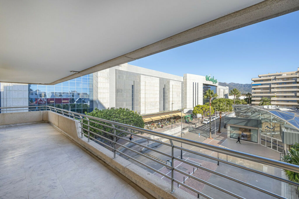 Middle Floor Apartment Puerto Banús Málaga - image 22