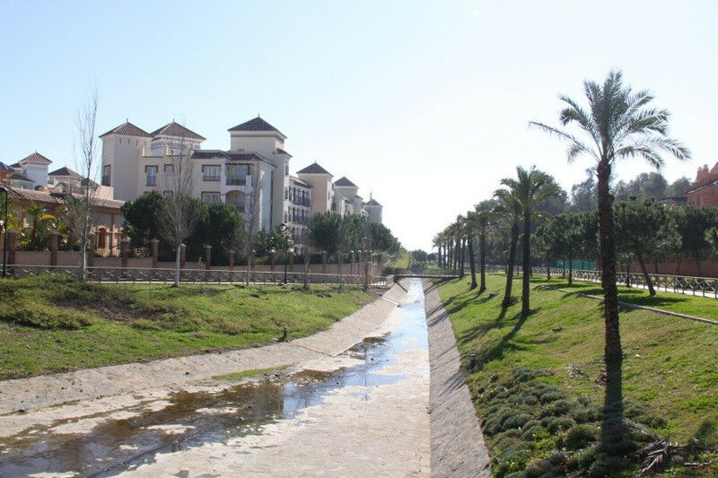 Middle Floor Apartment Estepona Málaga - image 22