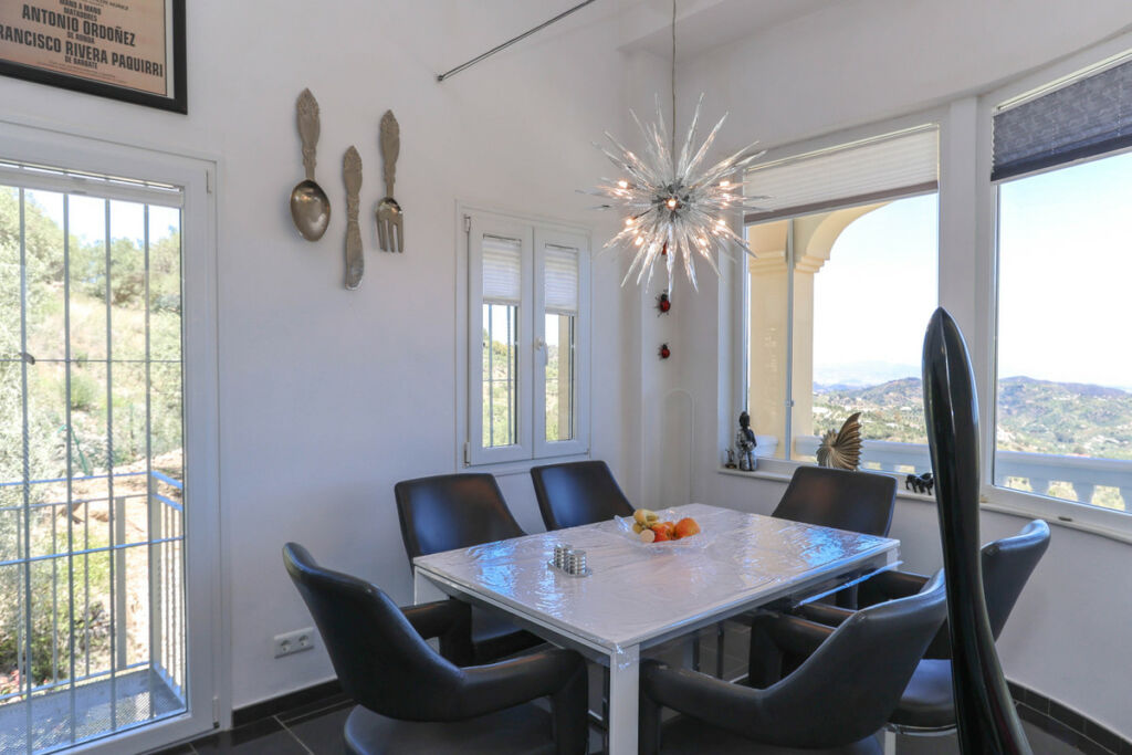 Detached Villa Monda Málaga - image 23