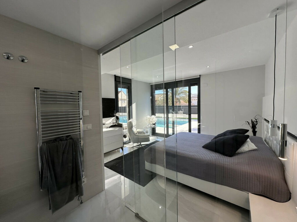 Detached Villa La Zenia Alicante - image 22