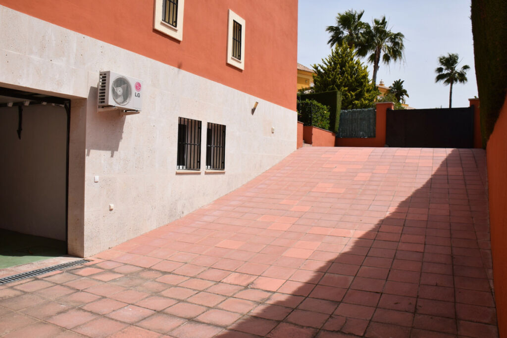Detached Villa Santa Clara Málaga - image 24