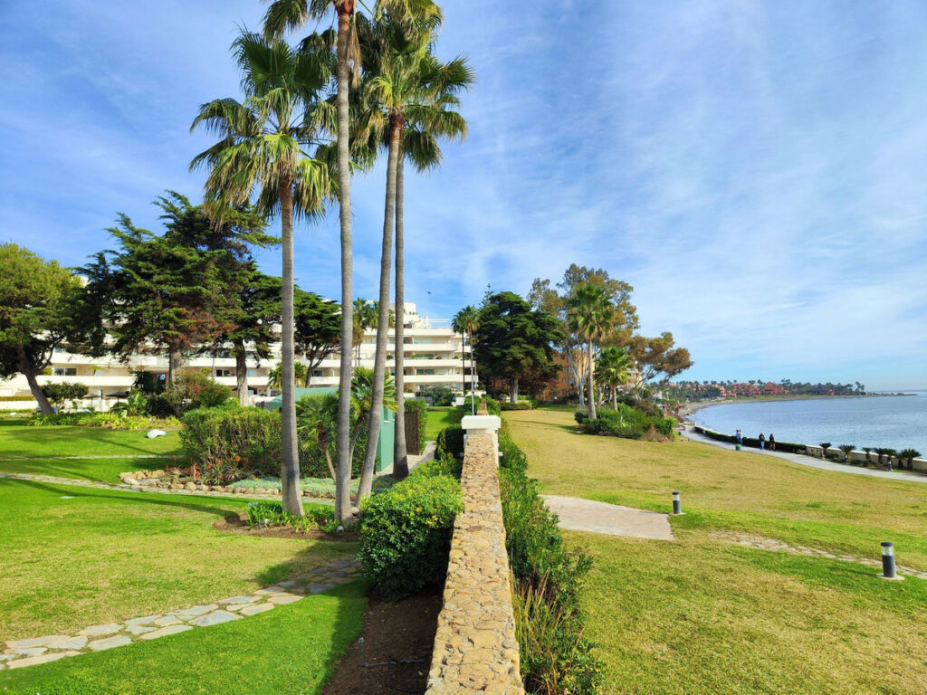 Middle Floor Apartment Estepona Málaga - image 23