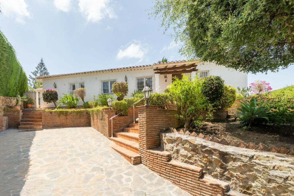Detached Villa Elviria Málaga - image 24