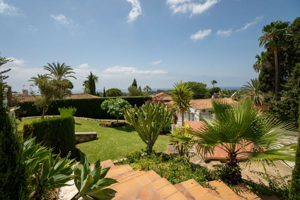 Detached Villa Elviria Málaga - image 25