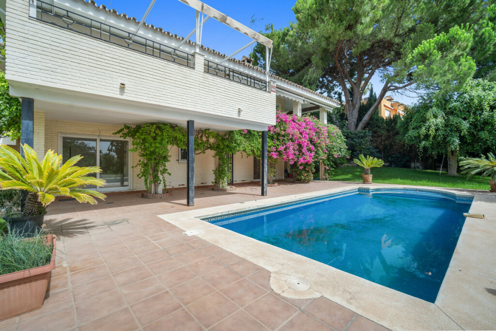 Detached Villa Guadalmina Alta Málaga - image 6
