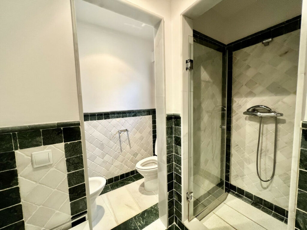 Ground Floor Apartment The Golden Mile Málaga - image 26