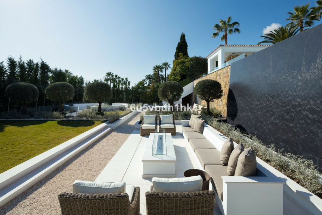 Detached Villa Nueva Andalucía Málaga - image 26