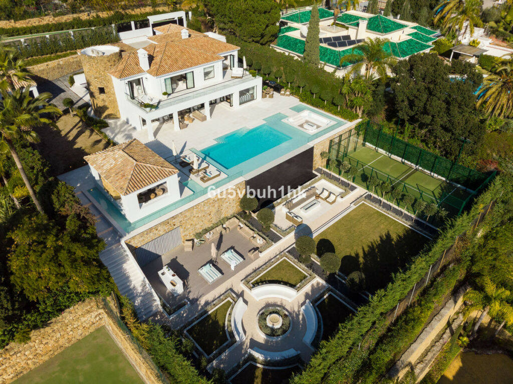 Detached Villa Nueva Andalucía Málaga - image 27
