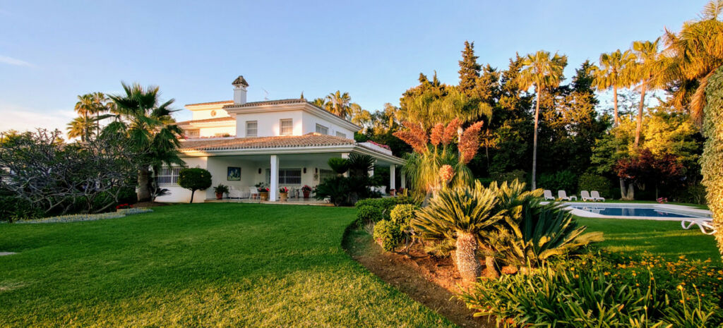 Detached Villa Guadalmina Baja Málaga - image 28