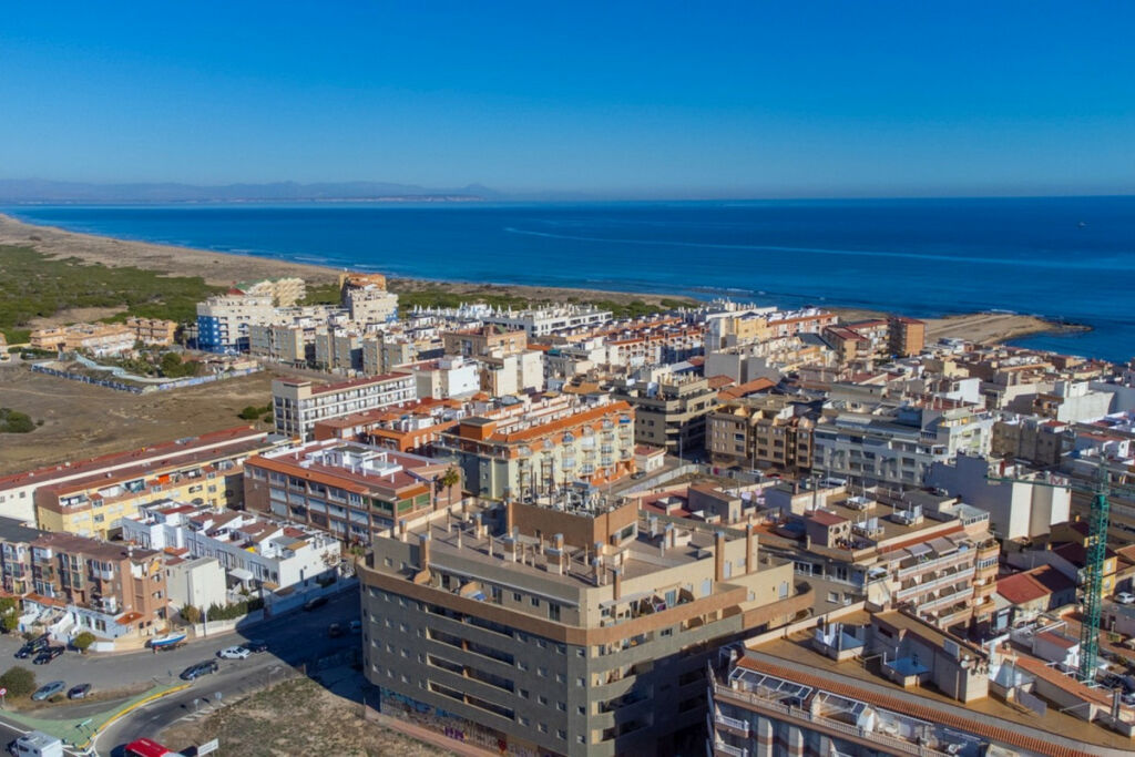Middle Floor Apartment Torrevieja Alicante - image 30