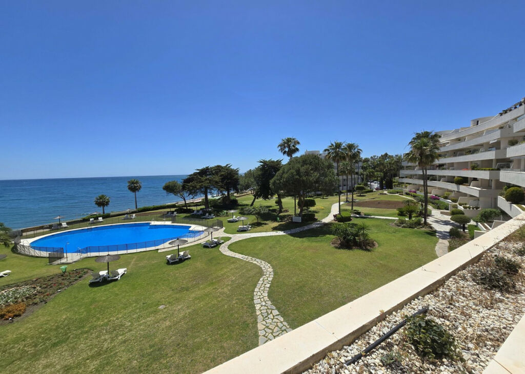 Middle Floor Apartment Estepona Málaga - image 28