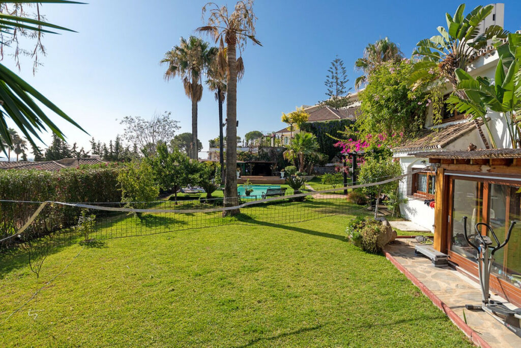 Detached Villa Nueva Andalucía Málaga - image 28