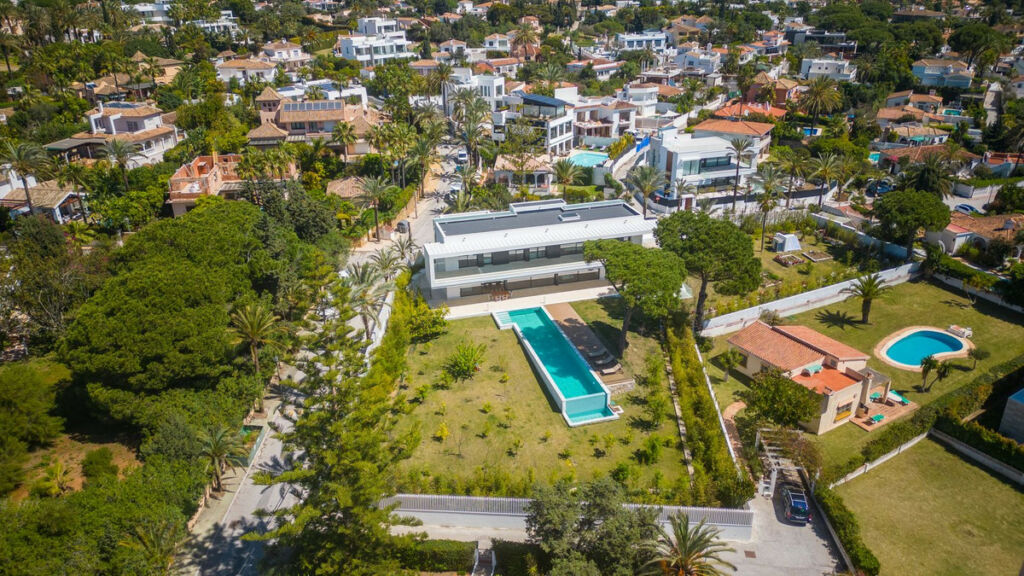 Detached Villa Marbesa Málaga - image 2