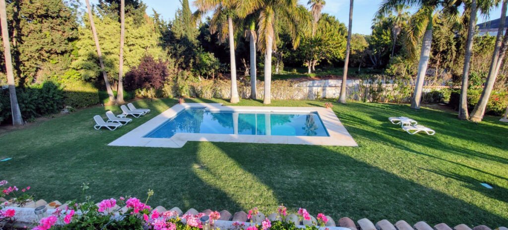 Detached Villa Guadalmina Baja Málaga - image 3