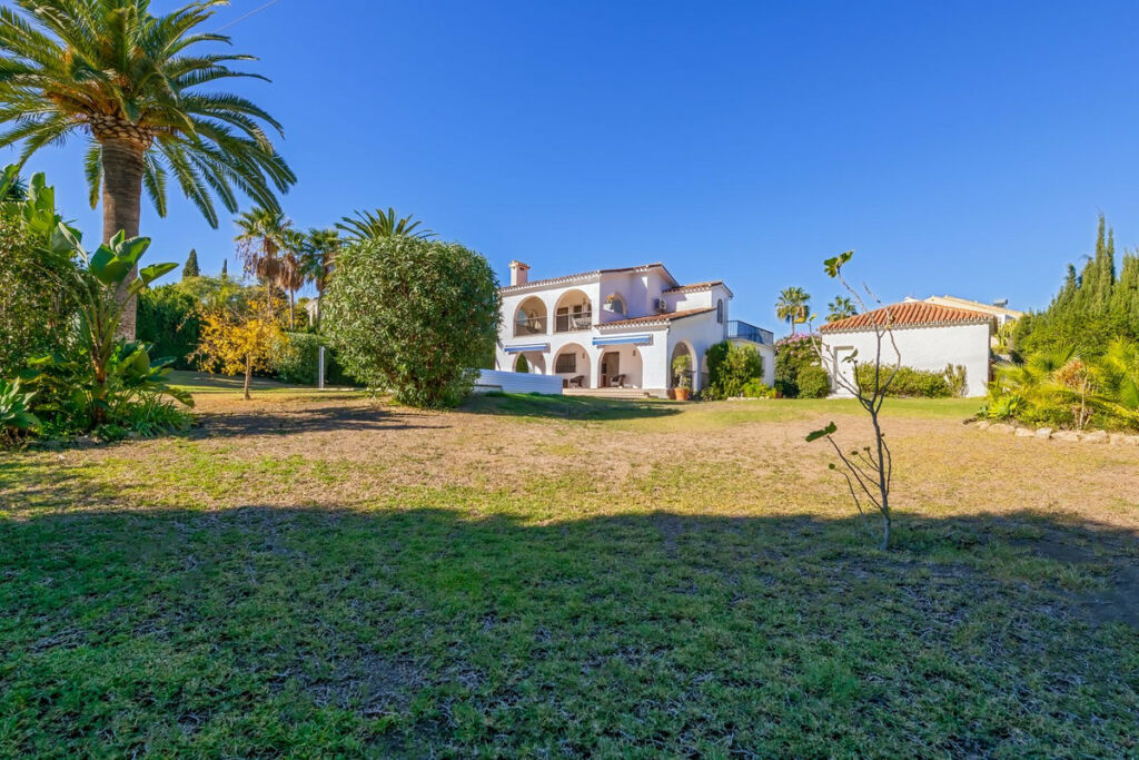 Detached Villa Atalaya Málaga - image 3