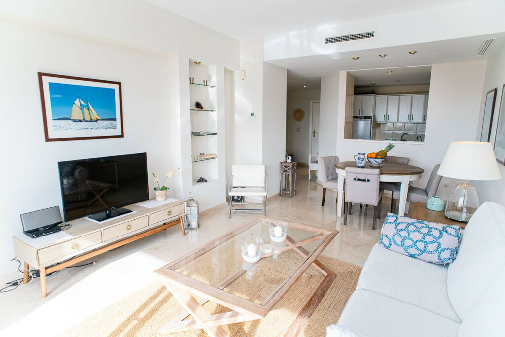 Middle Floor Apartment Elviria Málaga - image 3