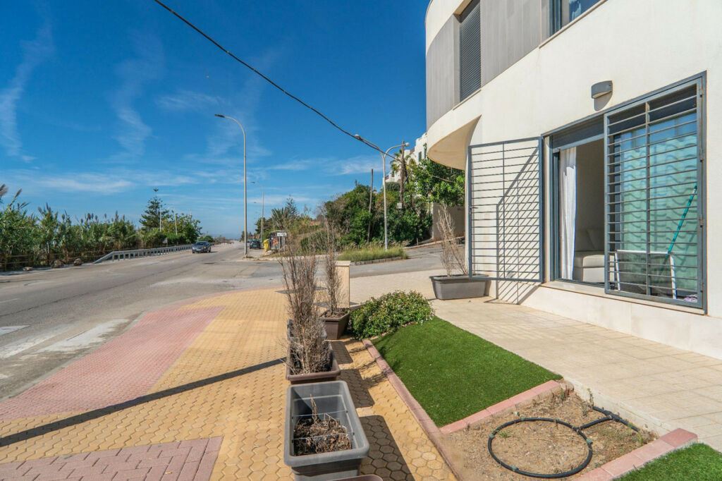 Middle Floor Apartment Benajarafe Málaga - image 3