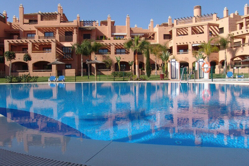 Middle Floor Apartment Estepona Málaga - image 3