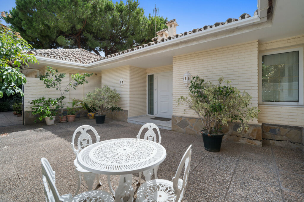 Detached Villa Guadalmina Alta Málaga - image 7