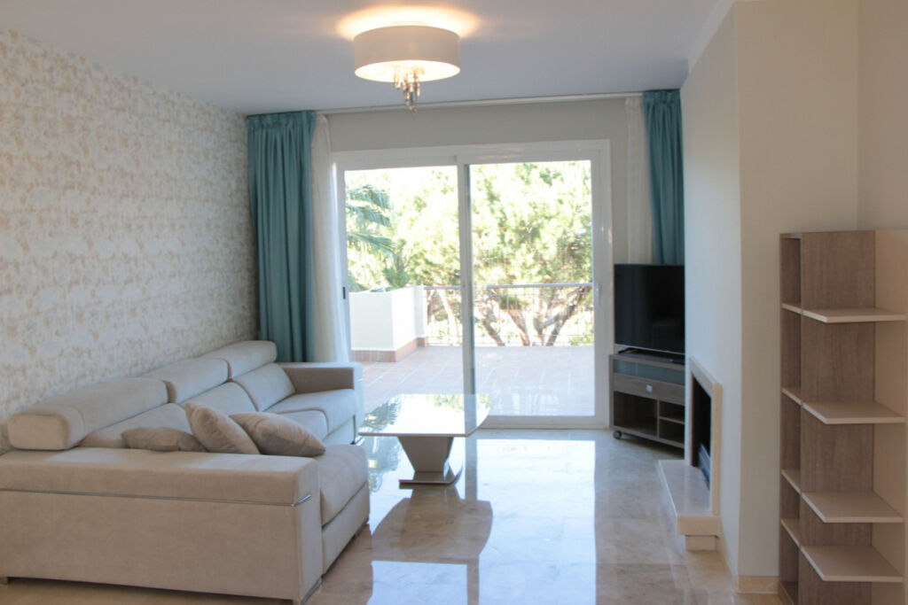 Middle Floor Apartment Marbella Málaga - image 3