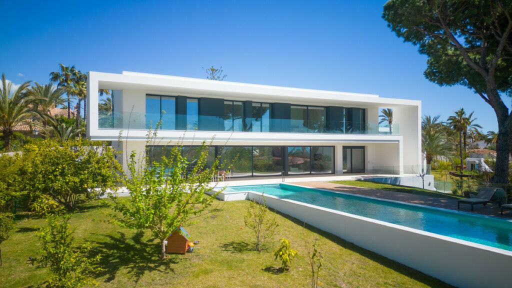 Detached Villa Marbesa Málaga - image 3