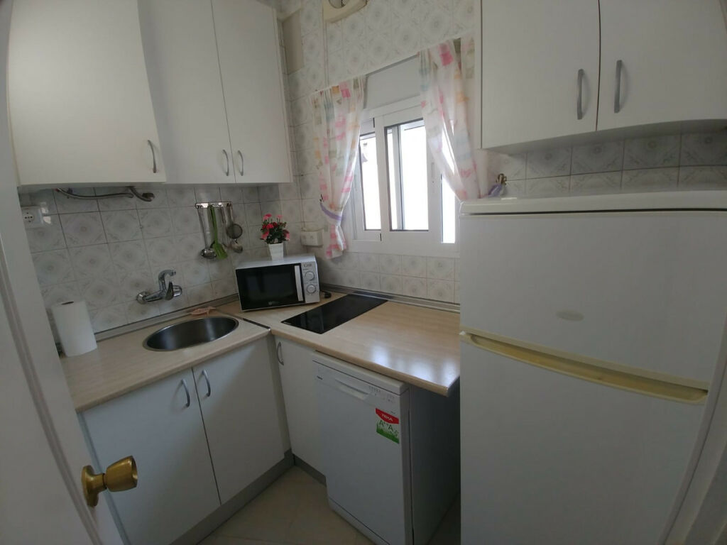 Middle Floor Apartment Fuengirola Málaga - image 3