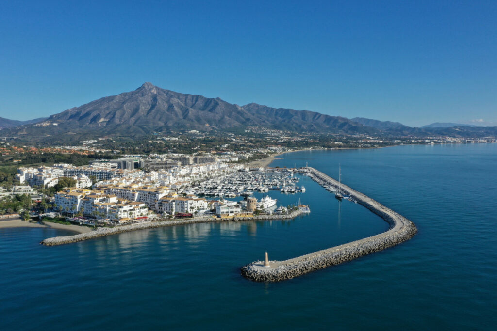 Middle Floor Apartment Marbella Málaga - image 3